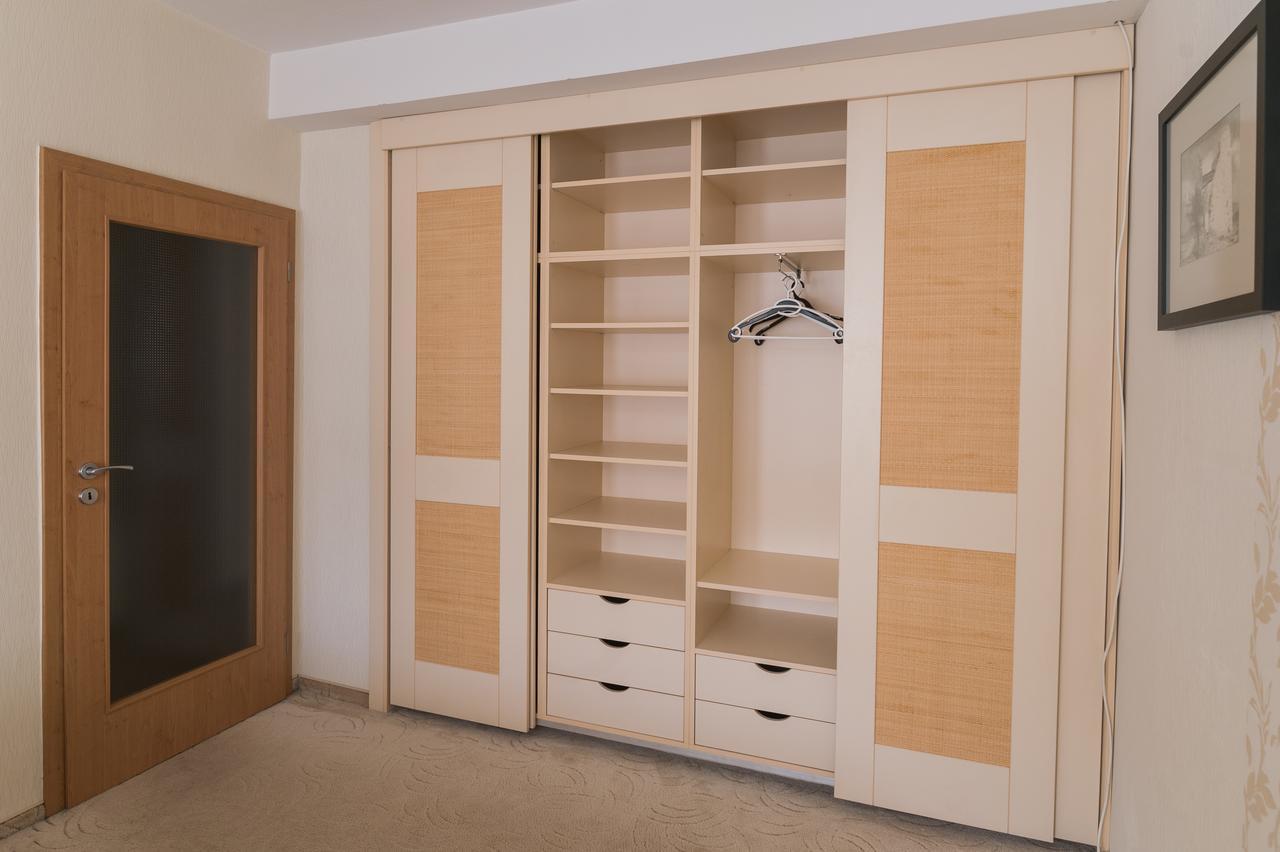 Lujzi Apartman Eger Exteriör bild