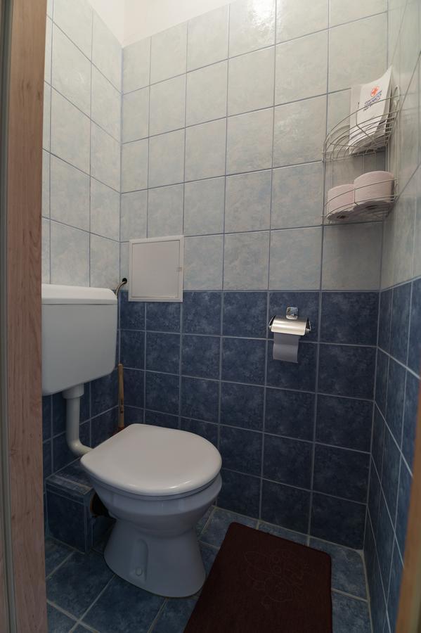 Lujzi Apartman Eger Exteriör bild