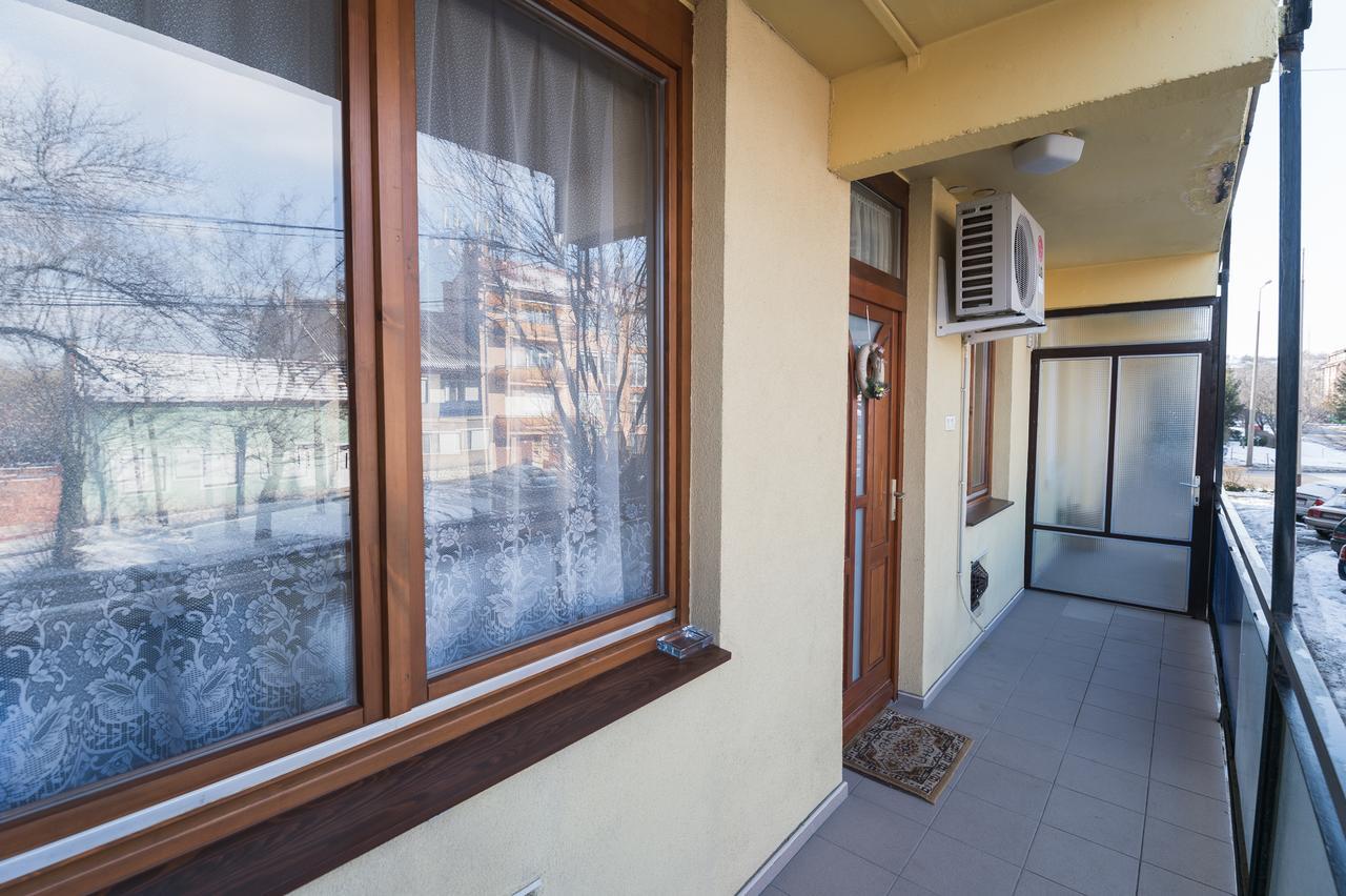 Lujzi Apartman Eger Exteriör bild