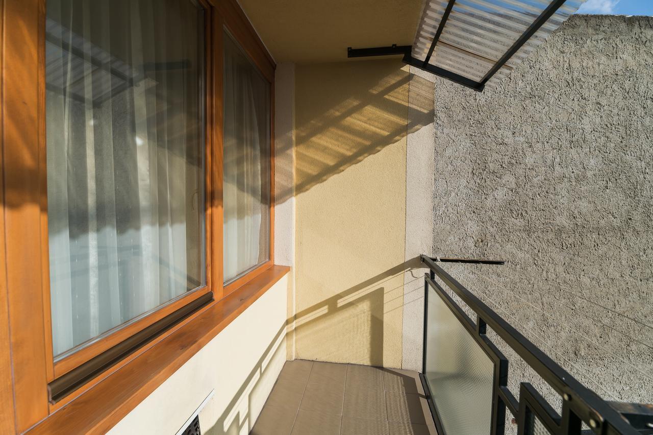 Lujzi Apartman Eger Exteriör bild