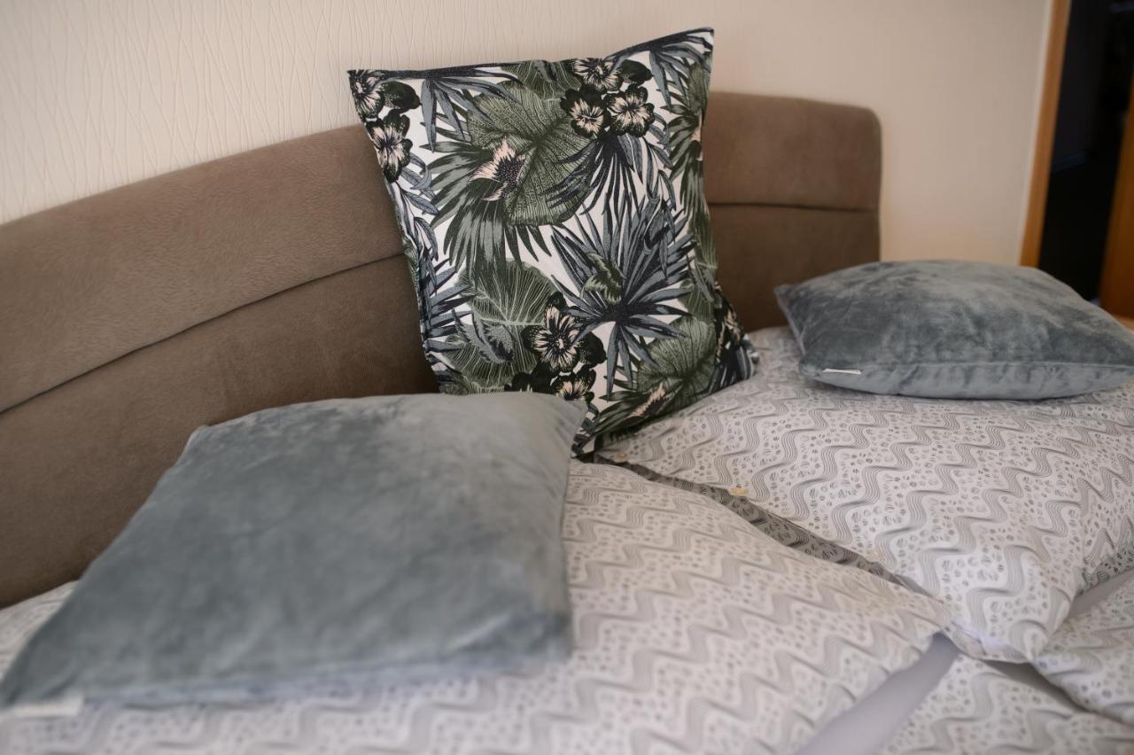 Lujzi Apartman Eger Exteriör bild