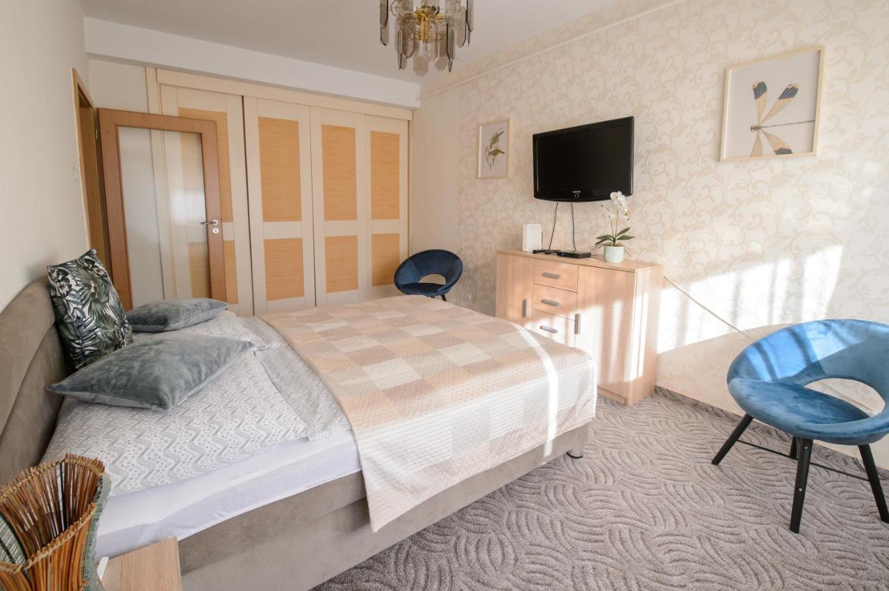 Lujzi Apartman Eger Exteriör bild